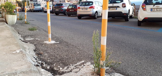 Catanzaro, un cedimento stradale preoccupa i residenti