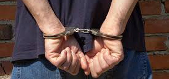 Arrestato per violenza e resistenza e oltraggio a P.U. e lesioni personali volontarie”