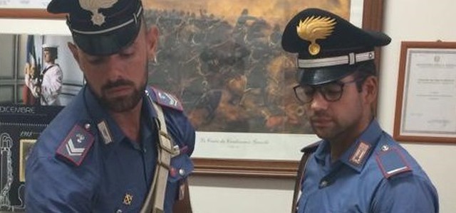 ERA AGLI ARRESTI DOMICILIARI MA CONTINUAVA A FARE IL PUSHER: ARRESTATO DAI CARABINIERI.
