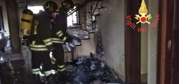 Incendio di presepe in abitazione