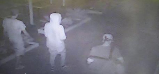 Rimini, il branco ripreso da una telecamera di sorveglianza