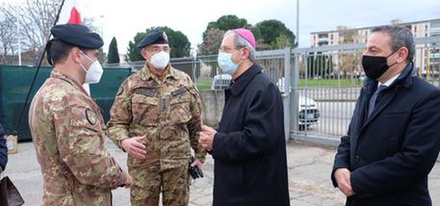 Covid: vescovo Cosenza in visita a ospedale campale Esercito