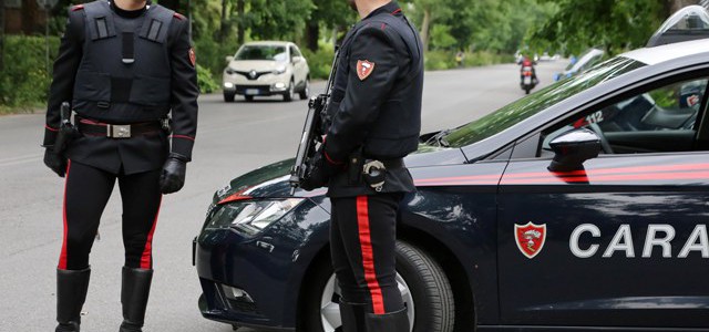Con la scusa di vendere monili palpeggiava donne per strada. Denunciato molestatore seriale