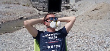 Il potere di Facebook: fogna in spiaggia a Lido, basta un post e tutto si risolve