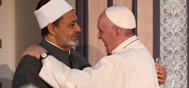 Papa Francesco al Cairo, incontro con Al Sisi e con l'Imam
