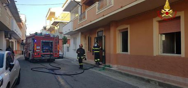 Incendio in appartamento, trovata tanica