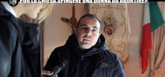 A "Le Iene" una ragazza del Cosentino: "Incinta di un sacerdote, vescovo mi ha suggerito aborto"