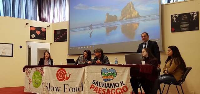 Chiaravalle, l'agricoltura tra studio e lavoro per gli studenti del “Ferrari”