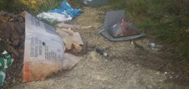 Vere e proprie discariche a cielo aperto a Girifalco