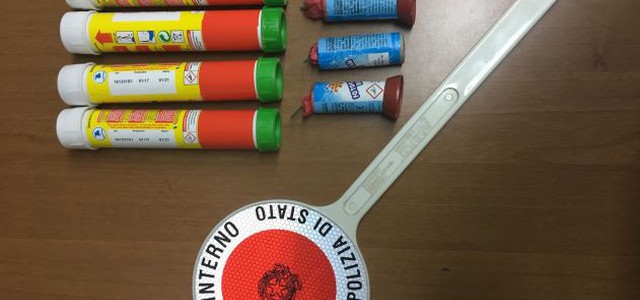 Tifoso juventino denunciato a Crotone per possesso di fumogeni