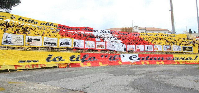 Il Catanzaro ringrazia i tifosi, oggi allenamento aperto al pubblico