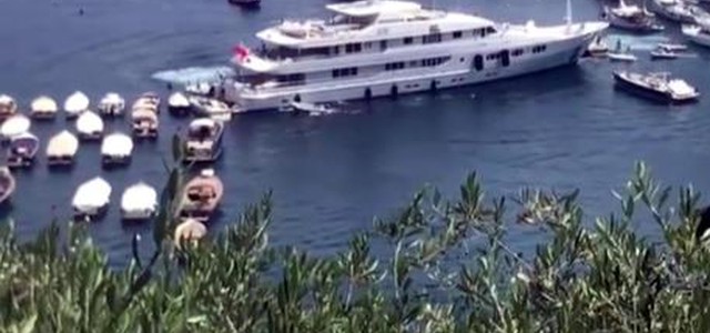 Uno yacht di 50 metri investe una dozzina di barche a Portofino