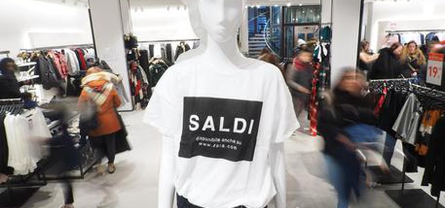 Saldi: al via sabato in tutta Italia. Spesa delle famiglie sui 230 euro
