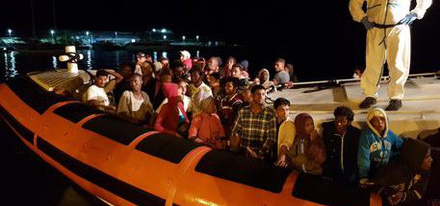 Sbarco a Crotone, fermati due scafisti