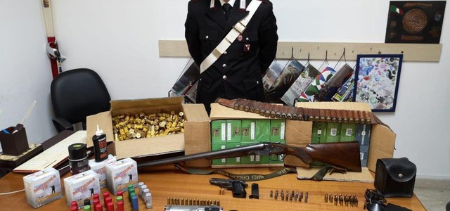 Rinvenute armi e munizioni, due arresti