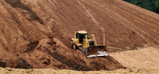 Terre e rocce da scavo: regolamento Arpacal per controllo sui cantieri