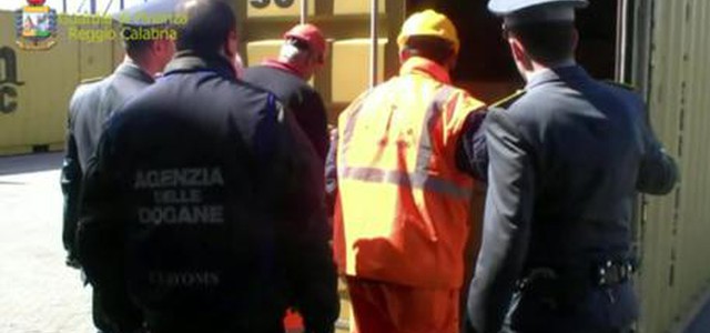 Maxi sequestro giocattoli a Gioia Tauro