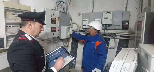 Allacci Enel abusivi, furto e armi: cinque arresti