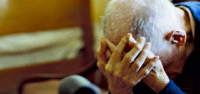 Maltrattamenti e soprusi ai danni di un anziano, arrestata badante