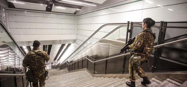 Armato di coltello in Metro, arrestato