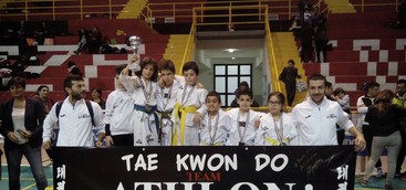 IL TEAM ATHLON TAEKWONDO CONQUISTA UN MERITATO SECONDO POSTO AL TORNEO INTERREGIONALE DI CORIGLIANO.