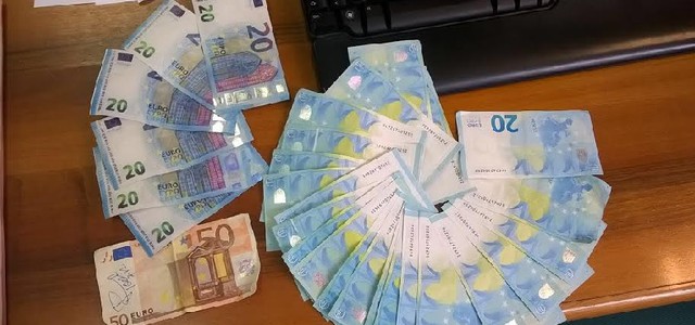 Oltre mille euro false alla stazione di Napoli, in manette calabrese