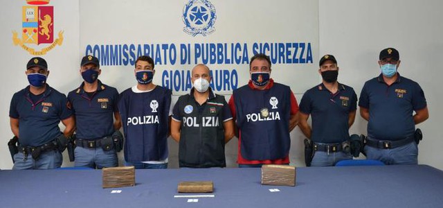 Nascondeva tre chili di cocaina in auto, arrestato 39enne