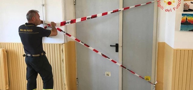 Bonifica calabroni e verifica infiltrazioni di acqua in scuola "Todaro" 