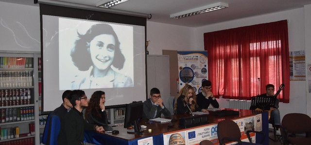 I ragazzi del Liceo Scientifico "E. Fermi" celebrano la Giornata della Memoria