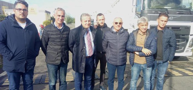 I sindaci della Piana manifestano, non vogliono rifiuti dai comuni delle altre province nell'impianto di Gioia Tauro