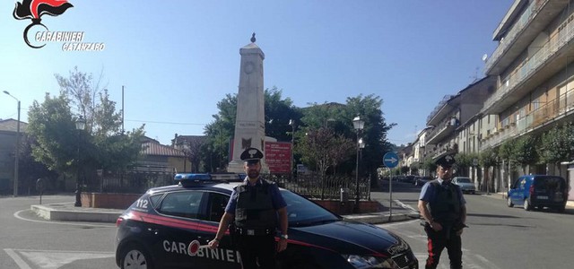 Ruba auto, arrestato dopo inseguimento pregiudicato nel Catanzarese