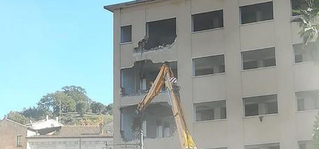 Avviata demolizione ex Hotel Jolly