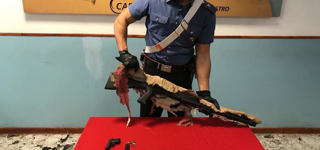 Mesoraca (KR) – Detiene illegalmente armi: arrestato.
