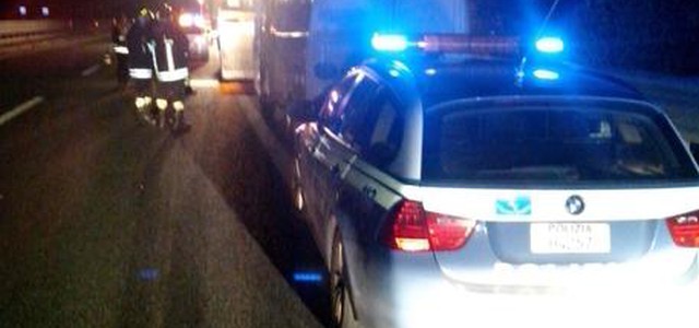 Auto contro muro, muore bimbo di 3 anni