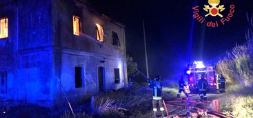 Incendio in un casolare a Catanzaro (FOTO)