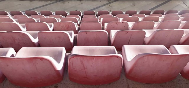 Stadio Ceravolo: quei sediolini in tribuna sono una vergogna!