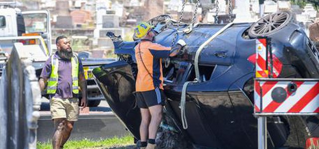 Sydney: ubriaco perde il controllo del suv e si schianta sul cimitero