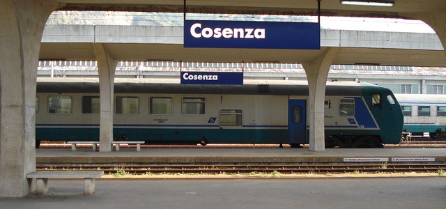 Il treno dei tirocinanti tarda a passare