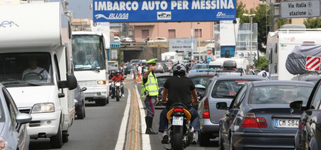 Due ore attesa a imbarchi per Sicilia