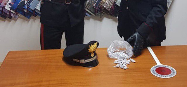 Crotone, arrestato domiciliare viene sorpreso con 58 dosi di eroina