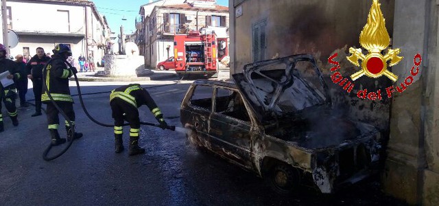 Divorata dalla fiamme auto a GPL