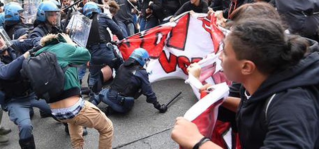 G7: scontri a corteo protesta a Torino, fermato manifestante