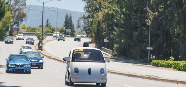 Aci, un italiano su due dice no all'auto a guida autonoma