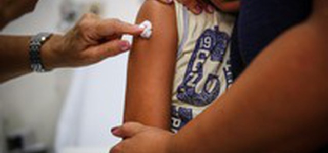 Vaccini: preside Milano rifiuta bimba, genitori chiamano carabinieri