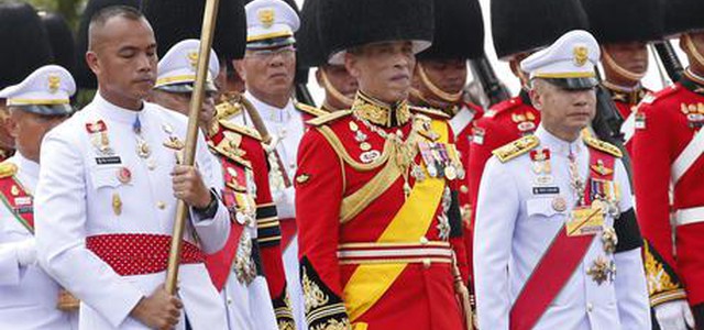 Bangkok si ferma per cremazione di re Bhumibol