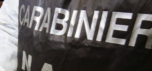 Svolge attività di fisioterapia senza titoli, denunciata