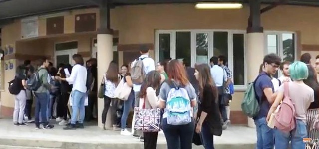 Esame di maturità, le emozioni degli studenti catanzaresi (VIDEO)
