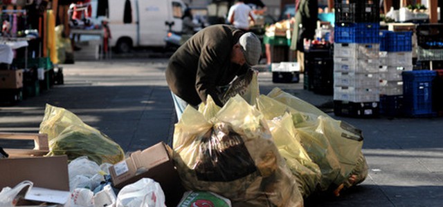 Bankitalia: sale povertà, 1 persona su 4 a rischio