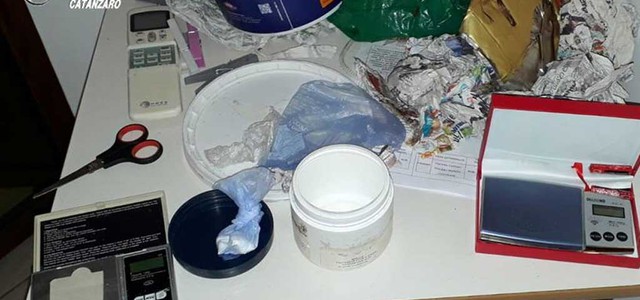 Scoperte due piazze di spaccio nel Catanzarese, quattro arresti