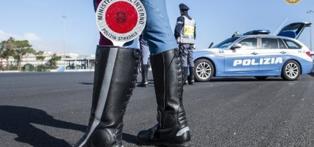 Polstrada trova 100 veicoli con contachilometri 'taroccato'